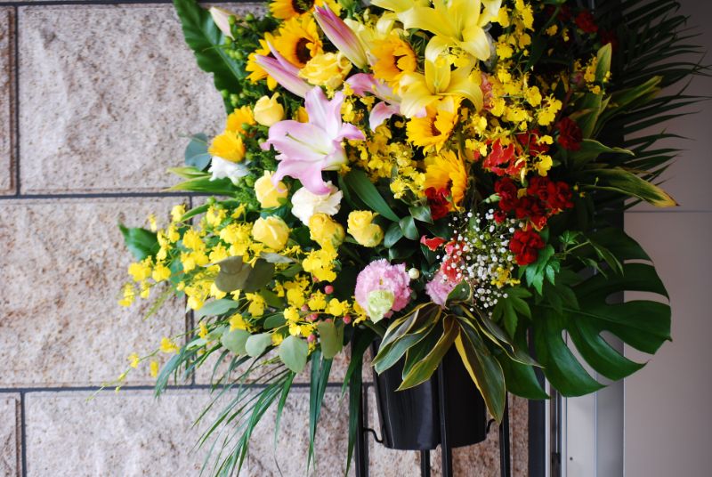 東京江戸川区でスタンド花を購入 贈るには お祝いにおすすめのお花屋4選をご紹介 スタンド花宅配便